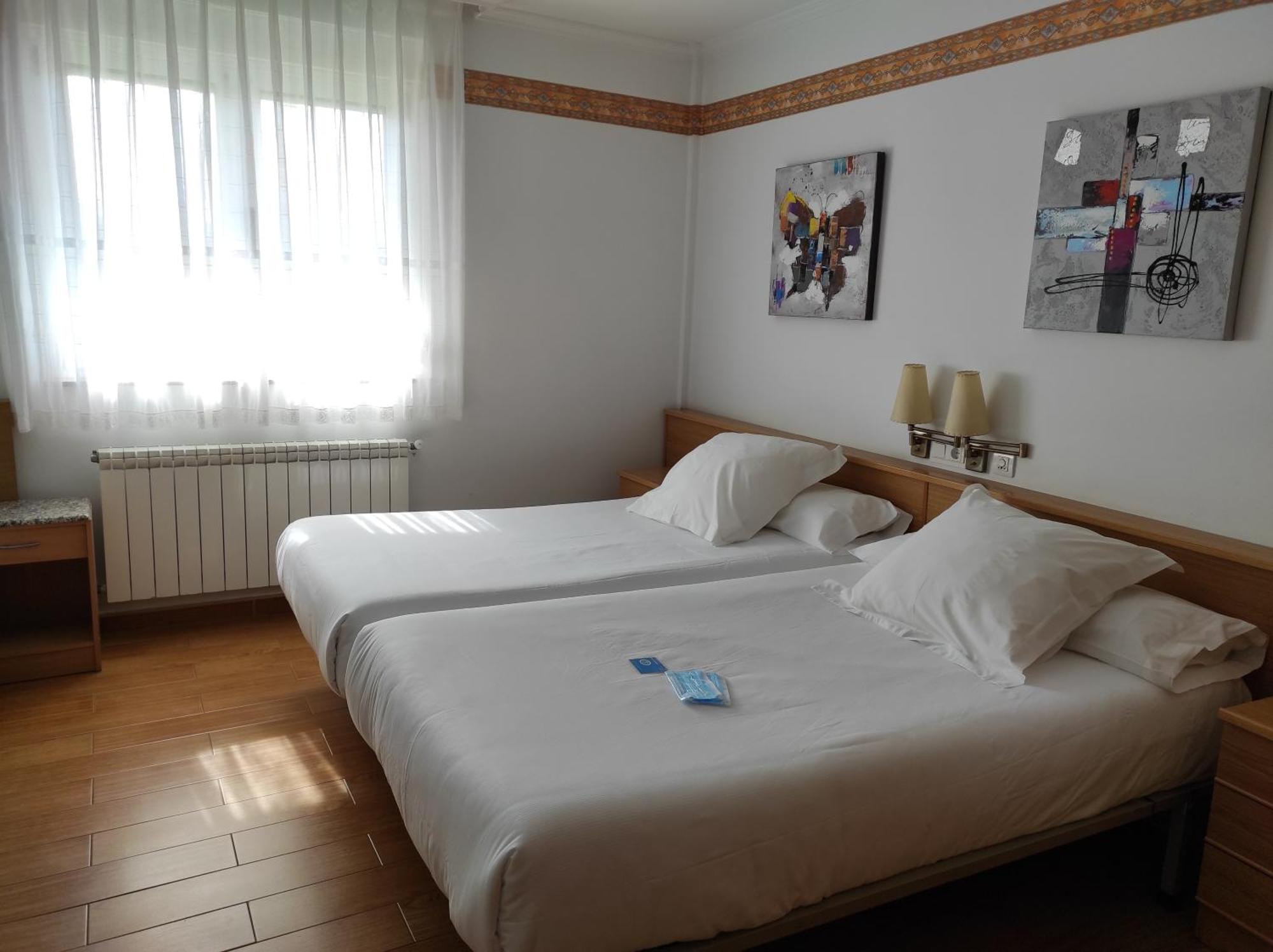 Hotel La Casa Del Abuelo Тапия-де-Касарьего Экстерьер фото